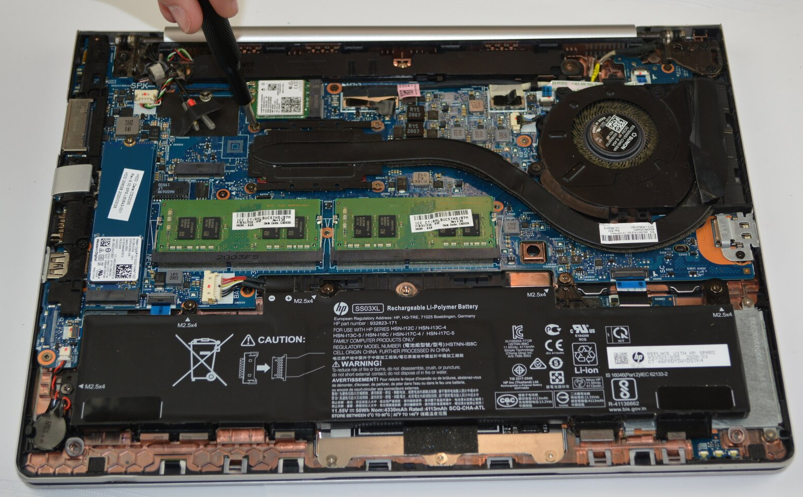 Internal Photo of HP EliteBook 730 G5 735 G5 735 G6 830 G5 830 G6 836 G5 backlit UK keyboard (HP EliteBook 830 G6)